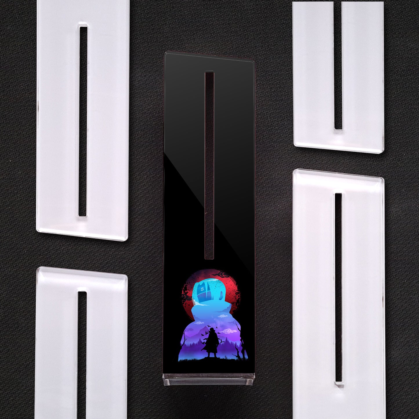 Itachi (Opciones de Color) | Soporte Gráfica Vertical Acrílico