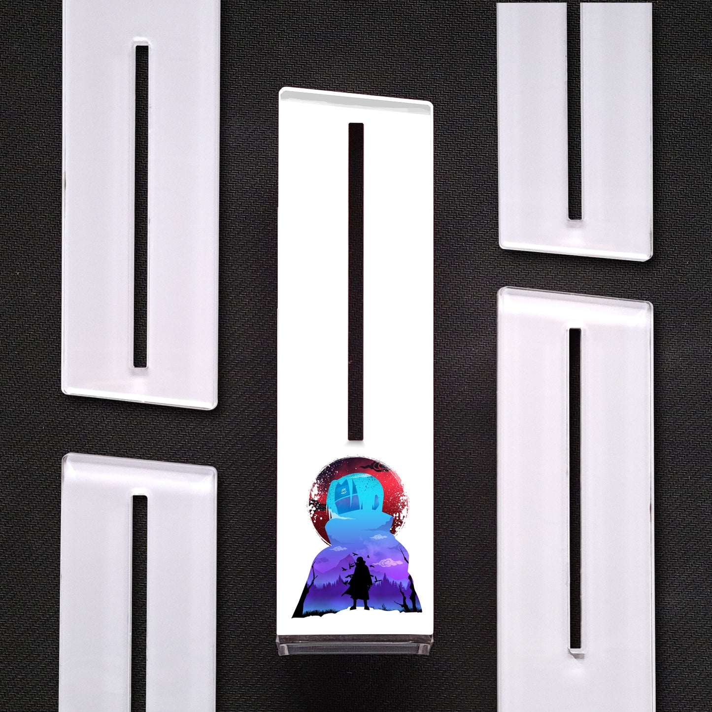 Itachi (Opciones de Color) | Soporte Gráfica Vertical Acrílico