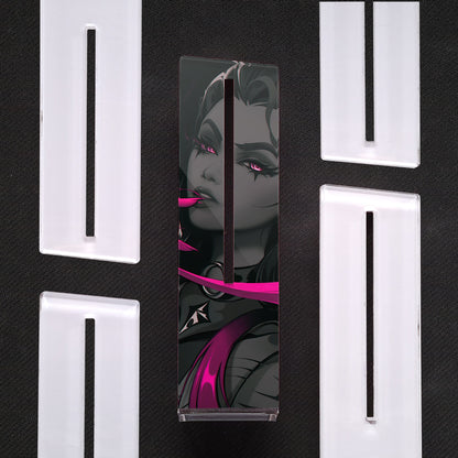 Queen | Acrylic Vertical Graphic Support